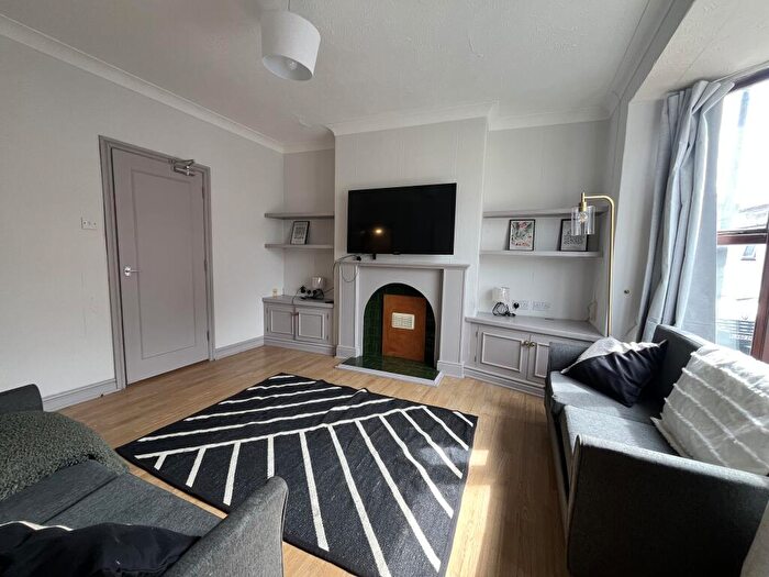4 Bedroom Terraced House To Rent In West End // Bedroom // Student House // Aug, LN1