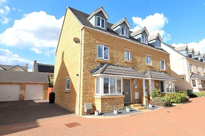 4 Bedroom Semi-detached House For Sale In Mott Close, Witney, OX29