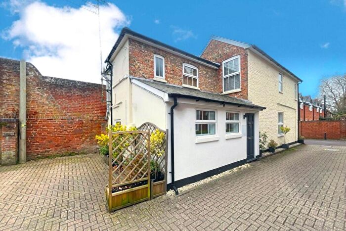 1 Bedroom Flat For Sale In Long Garden Walk, Farnham, Surrey, GU9