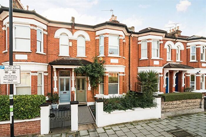 2 Bedroom Flat For Sale In Thornbury Road, Clapham, SW2