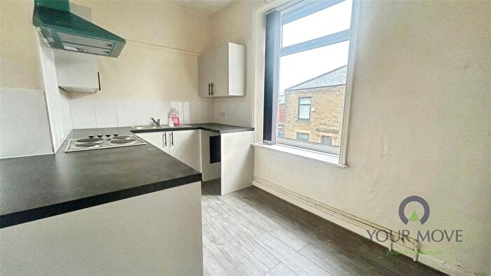 2 Bedroom Flat To Rent In Gordon Street, Shaw, Oldham, Greater Manchester, OL2