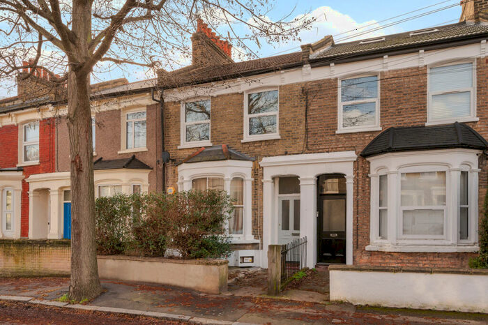 2 Bedroom Flat To Rent In Nutcroft Road, Peckham, SE15