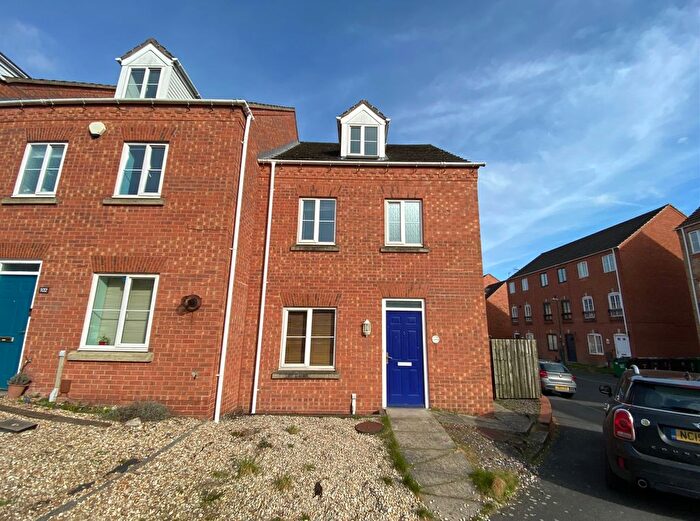 4 Bedroom End Of Terrace House To Rent In Pavior Road, Nottingham, NG5
