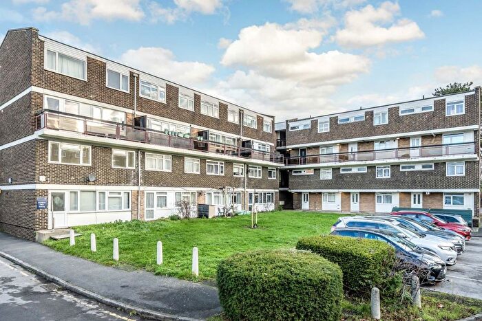 3 Bedroom Flat For Sale In Wessex Close, Kingston Upon Thames, KT1