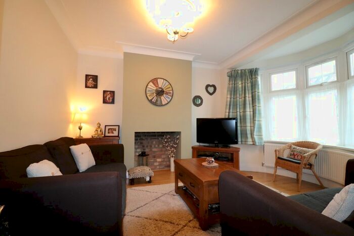 3 Bedroom Terraced House To Rent In Cotswold Gardens, Ilford, IG2
