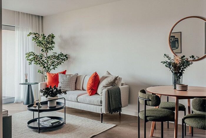 2 Bedroom Flat For Sale In Peninsula Riverfront, Cutter Lane, Greenwich Peninsula, SE10