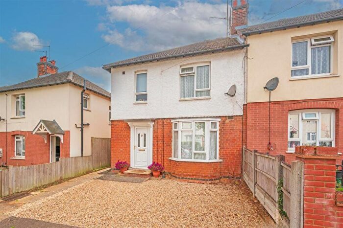 3 Bedroom Semi-Detached House For Sale In Alexandra Road, Desborough, Kettering, NN14