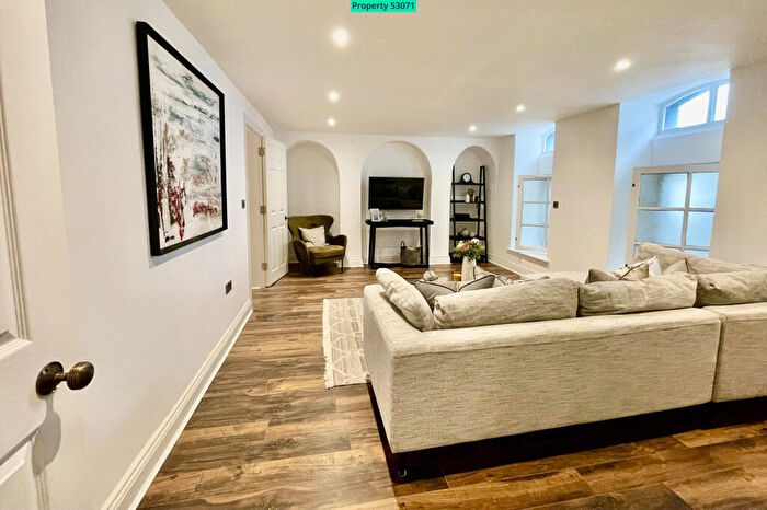 2 Bedroom Flat For Sale In Pennyfarthing House, Chesil Street, Winchester, SO23