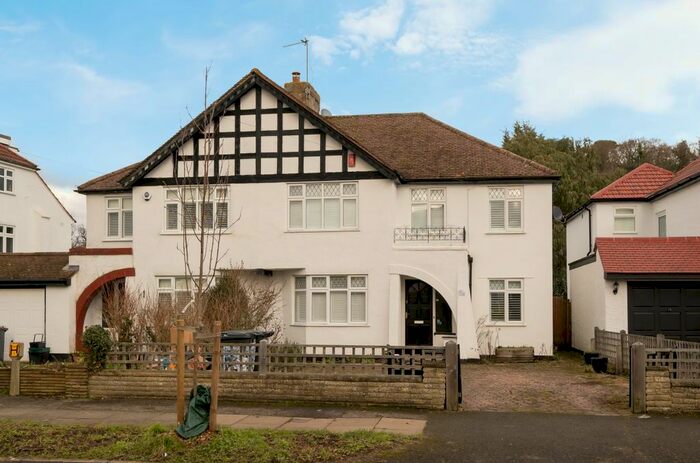 4 Bedroom Semi-Detached House To Rent In Kingsway, West Wickham, BR4