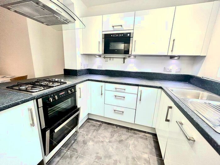 4 Bedroom House To Rent In Mansfield Road, Nottingham, NG1