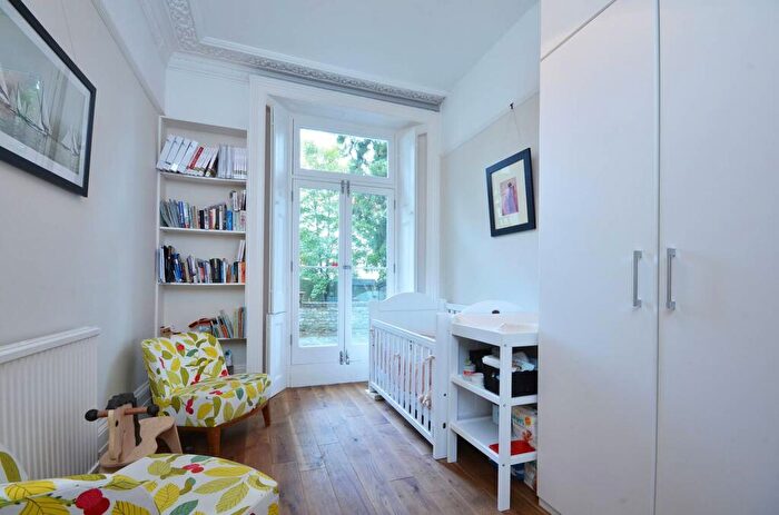 2 Bedroom Maisonette To Rent In The Avenue, Worcester Park, KT4