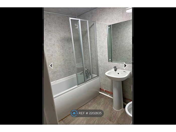 1 Bedroom Flat To Rent In Keighley Road, Bradford, BD8