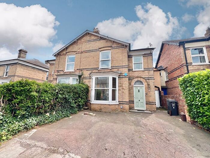 3 Bedroom Semi-Detached House For Sale In Greenway Road, Taunton, TA2