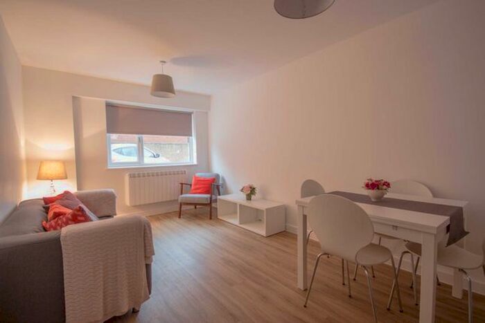 2 Bedroom Flat To Rent In Oakwood House, Earlsdon CV5