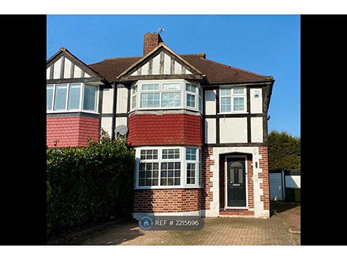 4 Bedroom Semi-Detached House To Rent In Walpole Road, Bromley, BR2