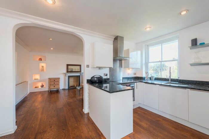 2 Bedroom Flat To Rent In Parkhill Road, London, NW3