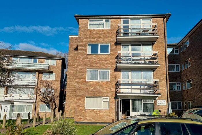 2 Bedroom Flat To Rent In Chidham Close, Havant, PO9