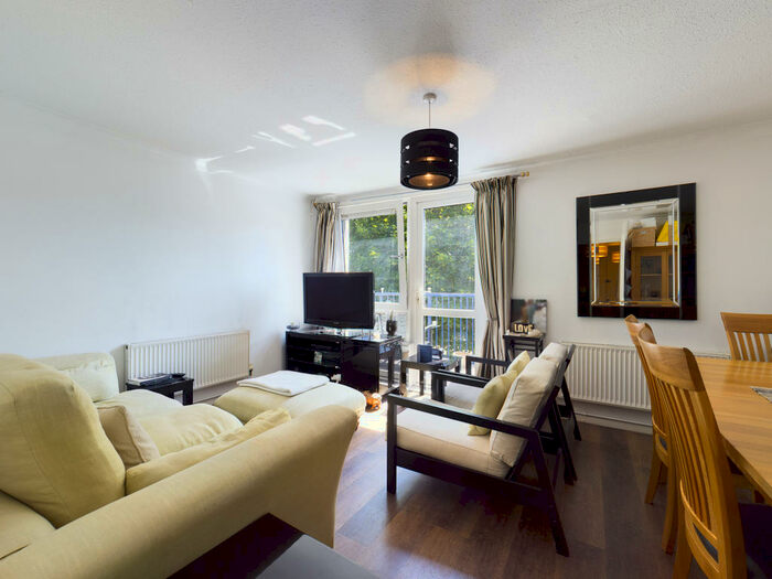 2 Bedroom Flat To Rent In Eider Court Rolt Street Deptford London, SE8