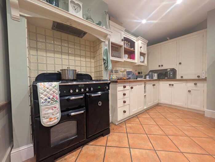 4 Bedroom Semi Detached House To Rent In Lynwood Road, Redhill, RH1