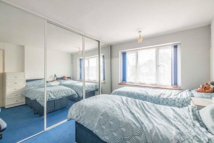 3 Bedroom Semi-Detached House For Sale In Westfield Road, Slough, SL2