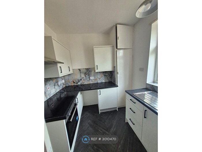 2 Bedroom Maisonette To Rent In Manor Drive North, York, YO26