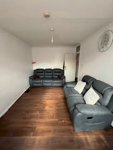 1 Bedroom Flat To Rent In Tomlins Orchard, Barking, Essex, IG11