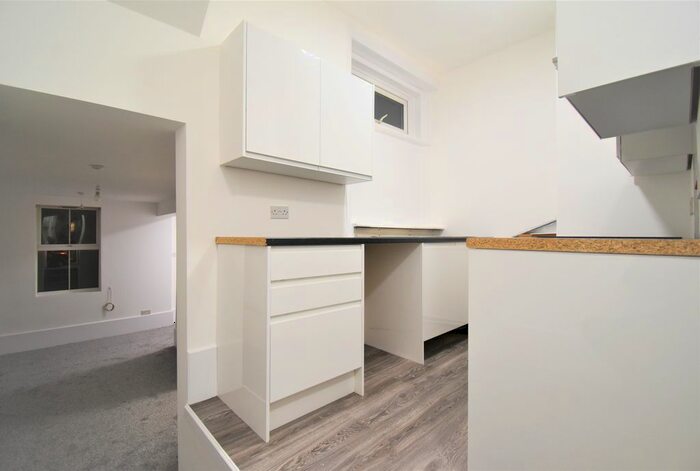 2 Bedroom Flat To Rent In Church Street, Enfield EN2
