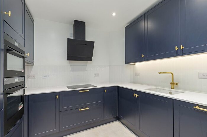 2 Bedroom Flat To Rent In Chelsea Gate, Ebury Bridge Road, Belgravia, London, SW1W