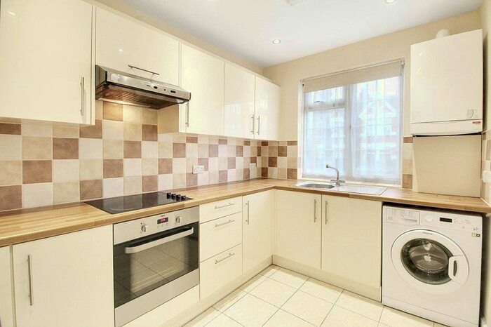2 Bedroom Flat To Rent In Arnos Grove Court, Palmers Road, London, N11