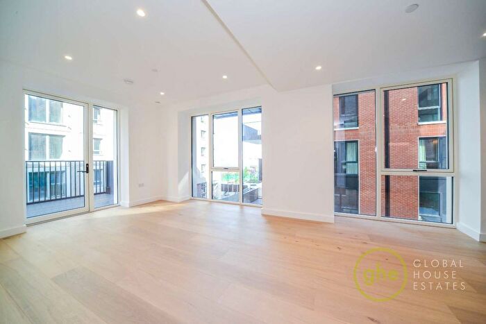 2 Bedroom Flat To Rent In Parkview Avenue, Brent Cross, London, NW2