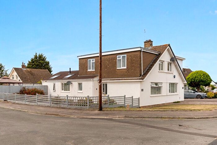 3 Bedroom Semi-Detached House For Sale In Ryelands Close, Stonehouse, GL10