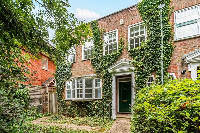 3 Bedroom End Of Terrace House To Rent In The Farthingales, Maidenhead, SL6