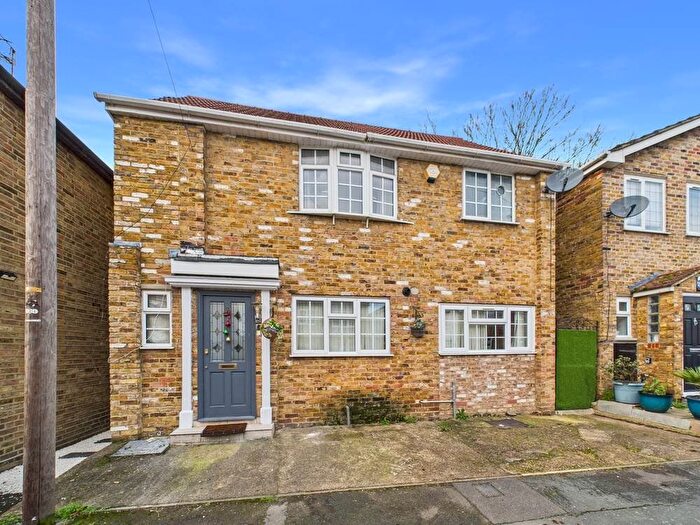 5 Bedroom Detached House For Sale In Farmers Road, Staines-Upon-Thames, Surrey, TW18