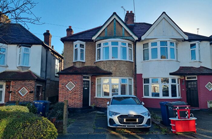 1 Bedroom Flat For Sale In Pymmes Green Road, London, N11