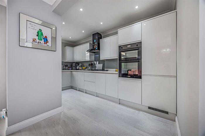 3 Bedroom Terraced House For Sale In Magdalen Road, Portsmouth, PO2