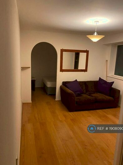 Studio To Rent In Linwood Crescent, Enfield, EN1