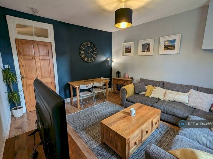 2 Bedroom Flat To Rent In Kennoway Drive, Glasgow, G11