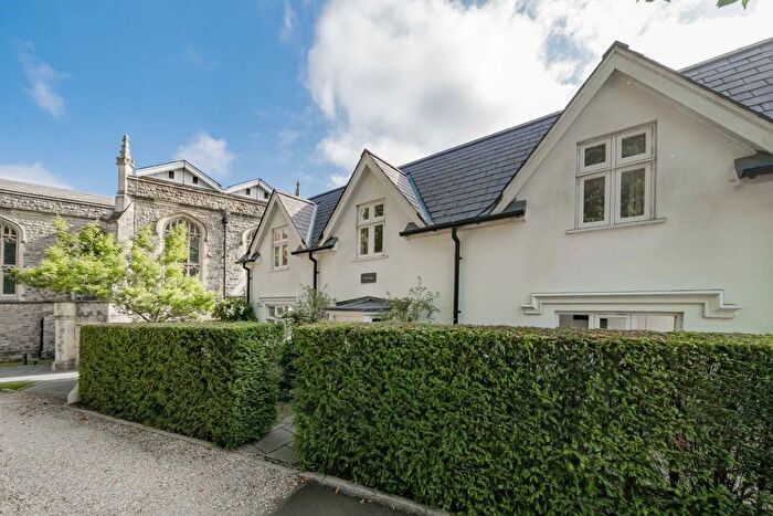 2 Bedroom Property To Rent In The Ridgeway, London, NW7