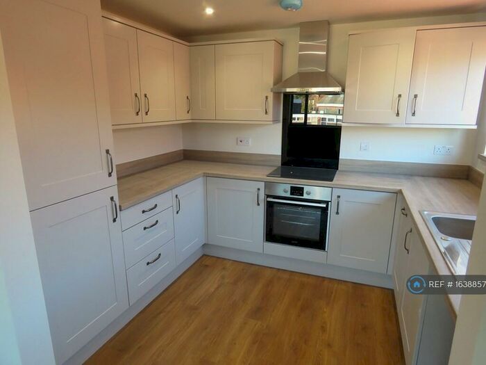 2 Bedroom Flat To Rent In Lower Blandford Road, Dorset, BH18