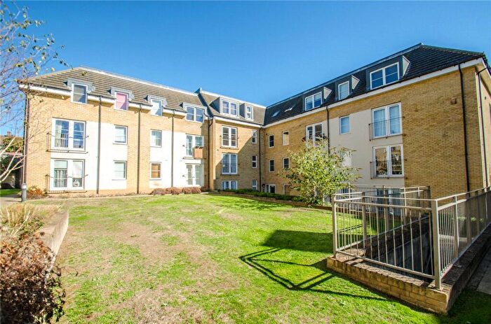 2 Bedroom Flat To Rent In Grove Road, Hitchin, Hertfordshire, SG4