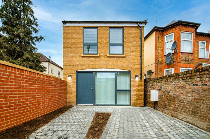 1 Bedroom Detached House To Rent In Mansfield Road, Ilford, Essex, IG1