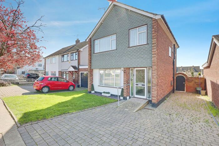 3 Bedroom Detached House For Sale In Woodside Avenue, Benfleet, SS7