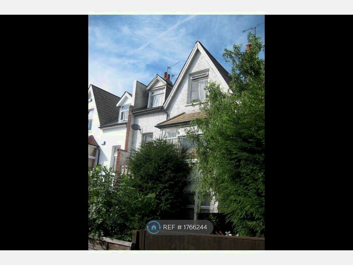 Studio To Rent In Streatham Common North, London, SW16