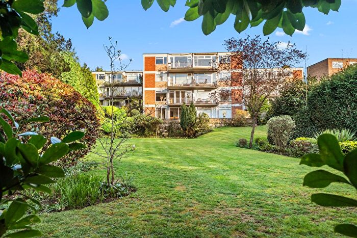 3 Bedroom Flat For Sale In Oatlands Drive, Weybridge, KT13