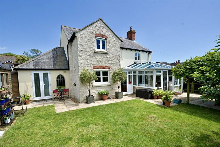 4 Bedroom Detached House For Sale In Beech Road, Weymouth, DT3