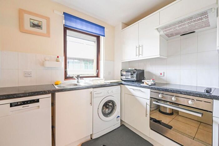 1 Bedroom Flat To Rent In Royal Mint Street, Tower Hill, London, E1