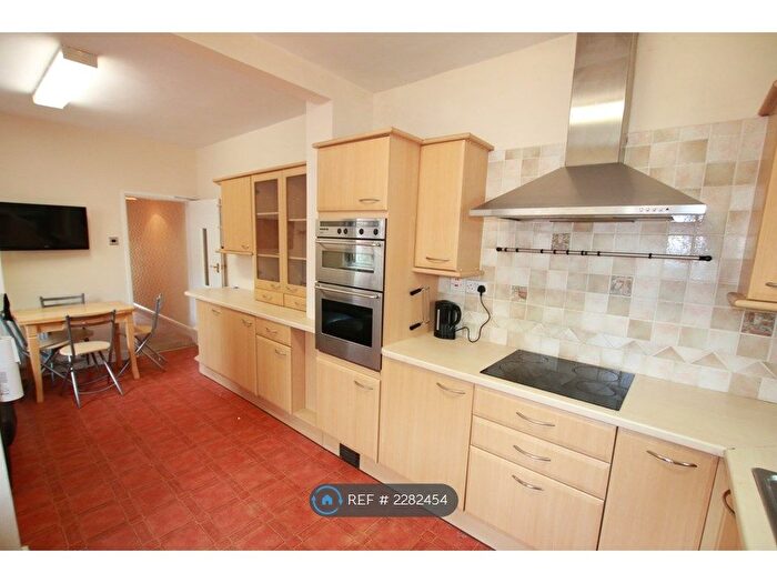 4 Bedroom Terraced House To Rent In St. Peters Road, Reading, RG6