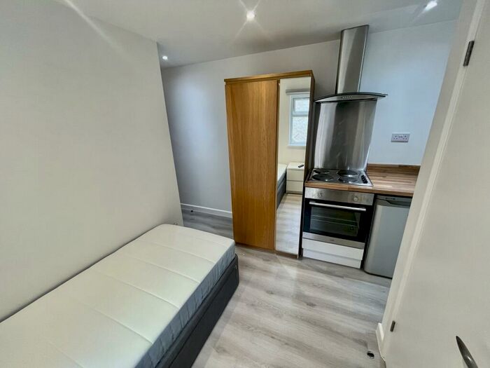 Studio To Rent In Brookhill Road, Woolwich, SE18