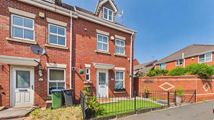 3 Bedroom Town House For Sale In , Elbow Street, Cradley Heath, Sandwell, B64