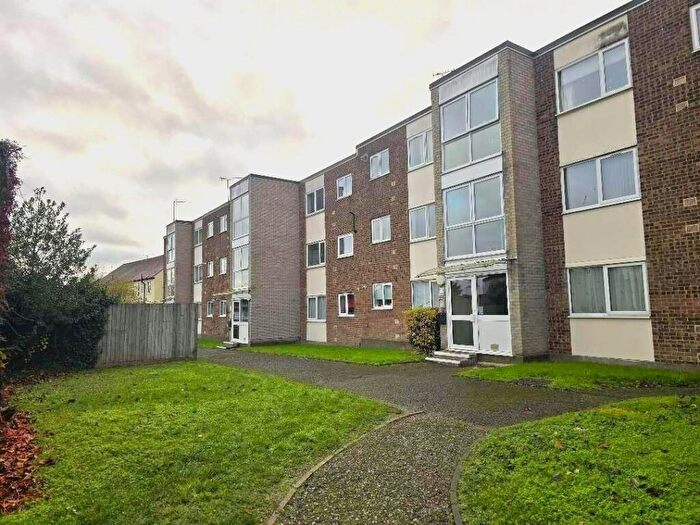2 Bedroom Flat To Rent In The Stuarts Chaplaincy Gardens Hornchurch, RM11